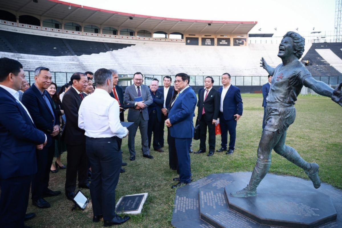 PM Pham Minh Chinh visits Vasco da Gama Football Club